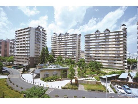 西宮マリナパークシティ丘のある街